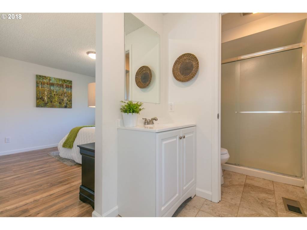 Columbia Redevelopment – 7535 Springhill Dr – En Suite Bathroom