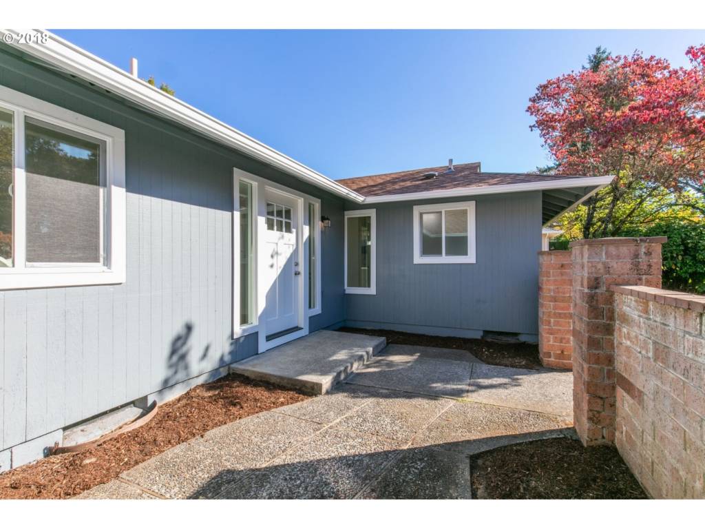 Columbia Redevelopment – 7535 Springhill Dr – Front Patio