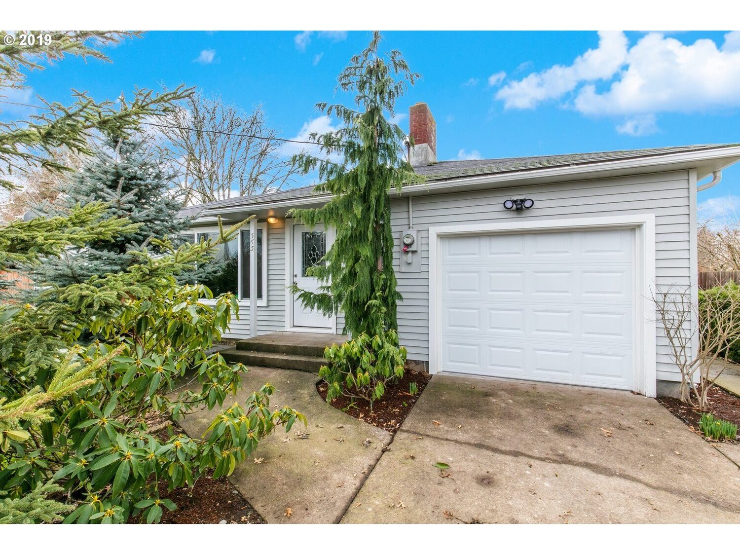 Beautifully Renovated & Move-In Ready Salem Home